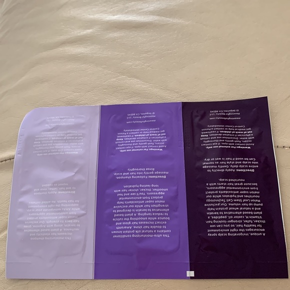 BRAND NEW Samples of Meaningful Beauty by Cindy Crawford - Picture 2 of 2